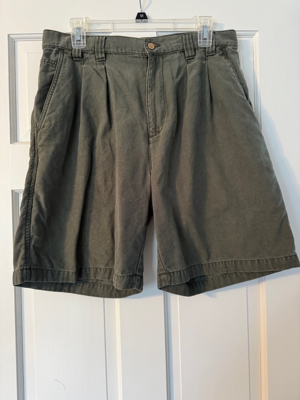 Tommy Bahama Olive Green Flat Front Cotton Shorts size 34